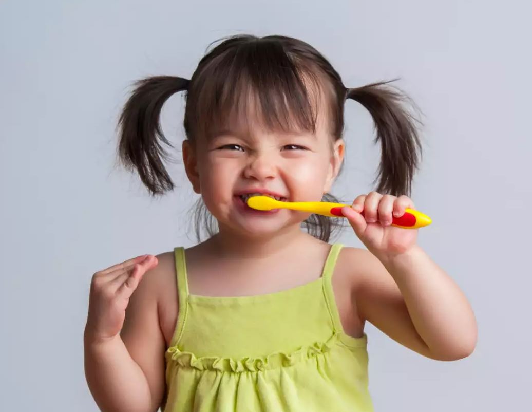 girl brushing teeth